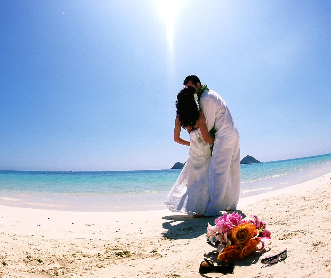 Свадьба на Мальдивах пара со спины